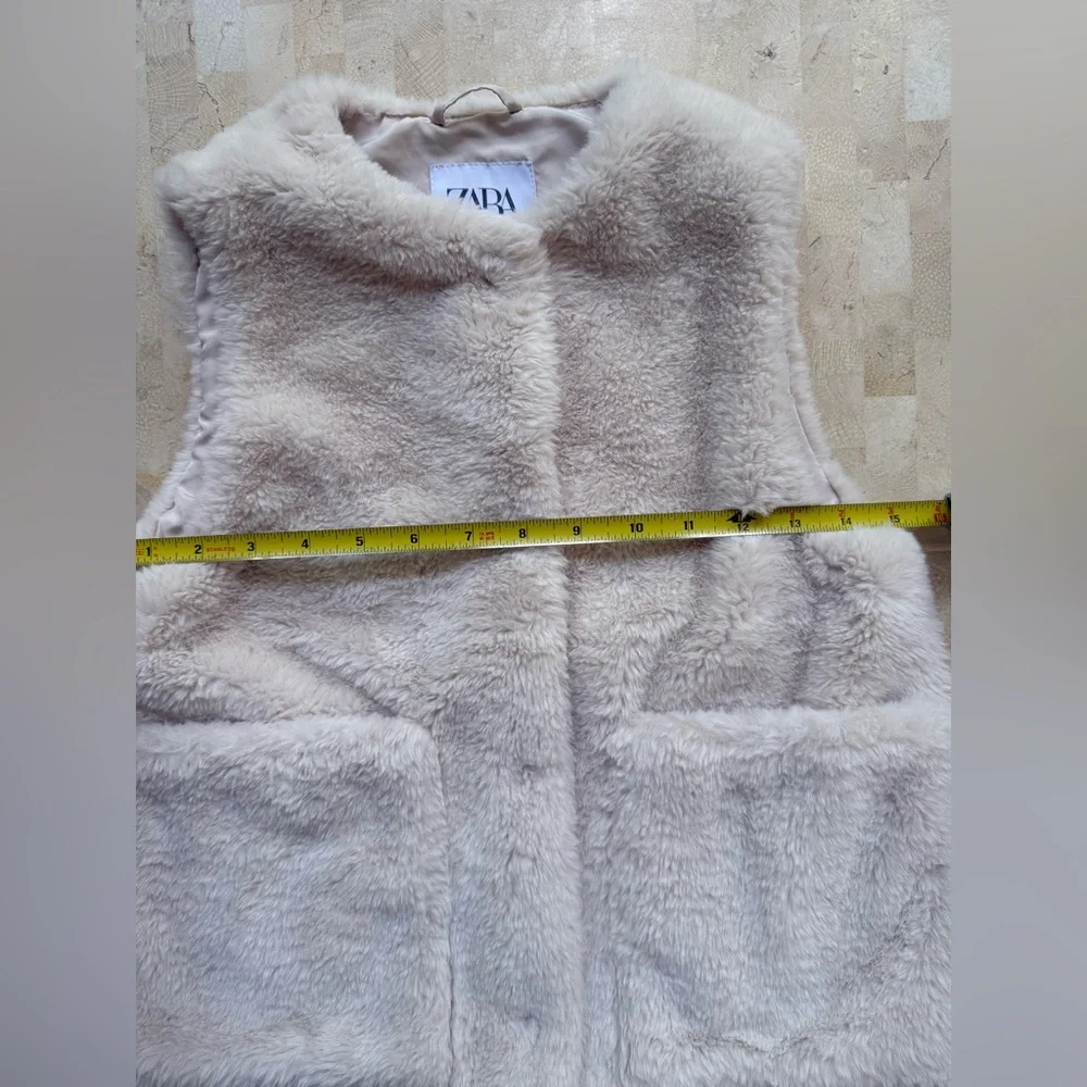 ZARA Girls Faux Fur Vest Cream Color Fall/Winter - size 8-9 - Picture 5 of 9